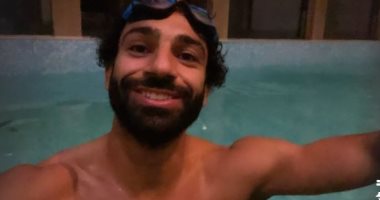 محمد صلاح فى حمام السباحة بعد الفوز على ميلان فى دورى أبطال أوروبا