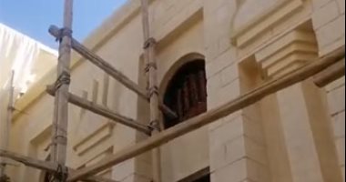 مسجد بزخارف فرعونية يثير الجدل فى الفيوم.. وصاحب التصميم يكشف السر.. فيديو