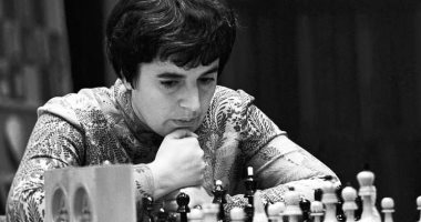 أسطورة الشطرنج الجورجية جابرينداشفيلى تقاضى نتفليكس بسبب مسلسل Queen's Gambit