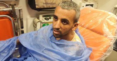 نقل الشاب عمرو مريض اعوجاج العظام إلى مستشفى بنى سويف التخصصى.. لايف