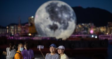 الصين بلد العجائب.. قمر قابل للنفخ أحدث تقاليع احتفال مهرجان منتصف الخريف "ألبوم صور"