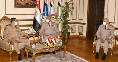 وزير الدفاع يلتقى نظيره اليمنى خلال زيارته الرسمية لمصر 