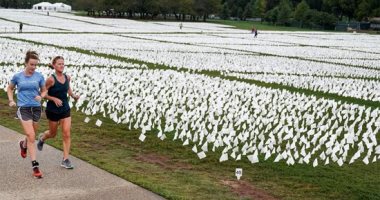 600 ألف راية بيضاء.. أمريكا تحيى ذكرى ضحايا كورونا "ألبوم صور"