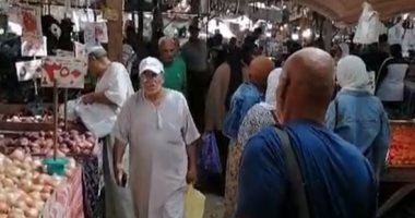 الطماطم بـ6.5 جنيه فى سوق الخضروات بمحافظة السويس.. فيديو 