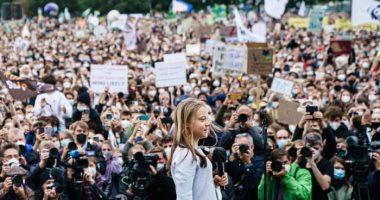 جارديان: مئات الآلاف يشاركون فى إضراب عالمى لمواجهة تغير المناخ فى 99 دولة