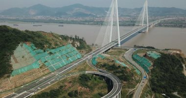افتتاح أكبر جسر معلق فى العالم بالصين بطول يزيد عن 2000 متر.. صور