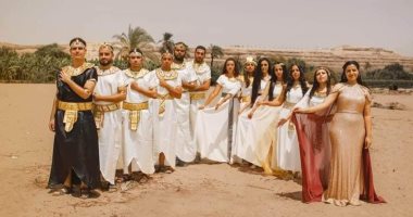 طلاب طب المنيا يحتفلون بتخرجهم على الطريقة الفرعونية: الطب أصله مصرى