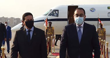 رئيس الوزراء يستقبل نائب الرئيس البرازيلى بمطار القاهرة .. صور