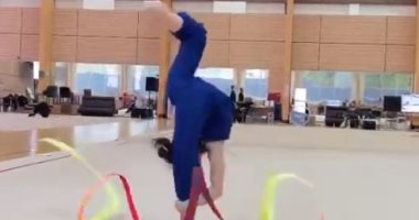 لاعبة روسية تدخل حركة جديدة على رياضة الجمباز فى العالم.. فيديو
