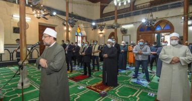 وزير الأوقاف يؤدى صلاة الجمعة بمسجد البوصيرى بالإسكندرية