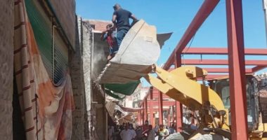 إزالة 6 حالات تعد على الأرصفة والطريق العام بمدينة أسوان