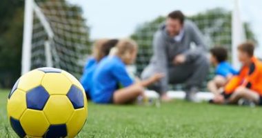 فوائد لعبة كرة القدم.. تخفيض الدهون فى الجسم وتحسين مهارات التركيز