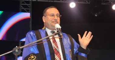 رئيس جامعة الإسكندرية يشهد حفل تخرج الدفعة الماسية لكلية التجارة
