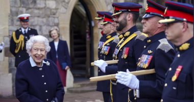 ملكة بريطانيا تزور الفوج الملكى للمدفعية الكندية