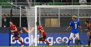 منتخب إسبانيا يفاجئ إيطاليا بثنائية فى الشوط الأول وطرد بونوتشي