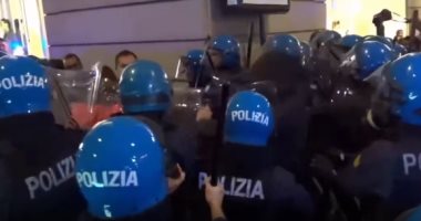 احتجاجات فى روما ضد شهادات كورونا والشرطة تستخدم الغاز المسيل للدموع.. فيديو