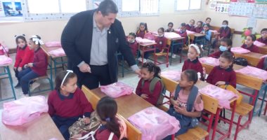 وكيل وزارة التعليم بشمال سيناء يتابع سير الدراسة بمدرسة الشهيد محمد حسين