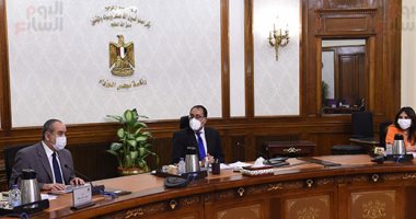 رئيس الوزراء يستعرض مستجدات إعادة هيكلة قطاع الطيران والقابضة لمصر للطيران