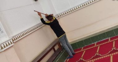 تعقيم مسجد كلية الحقوق جامعة الإسكندرية تزامنا مع بدء الدراسة.. صور