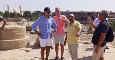 السفير الأمريكى يزور المعالم الأثرية بمدينة أسوان فى جولة سياحية برفقة أصدقائه