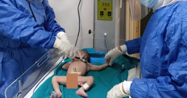 نجاح أول عملية ولادة توأم لسيدة مصابة بكورونا داخل "عزل أسوان".. صور