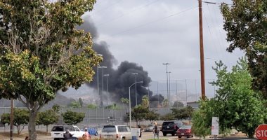 مصرع شخصين فى سقوط طائرة قرب مدرسة بمدينة سان دييجو الأمريكية.. صور