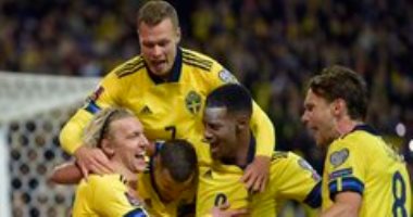 السويد تنتزع صدارة مجموعتها من إسبانيا بالفوز على اليونان