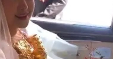 عروس تفاجئ ضيوف زفافها بارتداء 60 كيلوجراما من الذهب.. صور