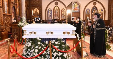 الكنيسة الأرثوذكسية تعلن نقل جثمان الأنبا كاراس إلى نقادة لدفنه فى قنا 