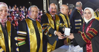 محافظ أسوان يشهد احتفالية تخريج دفعة جديدة من الأكاديمية العربية للعلوم