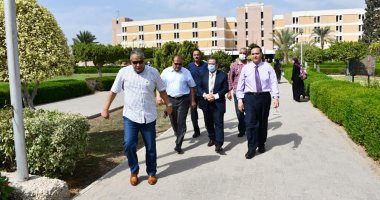 رئيس جامعة القناة يطمئن على سير العمل بالمستشفيات الجامعية.. صور