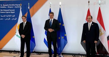الرئيس السيسى يلتقط صورا تذكارية مع رئيس قبرص ورئيس وزراء اليونان قبل القمة