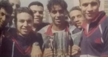 هاني رمزي يستعيد ذكريات المنتخب بصورة مع حازم إمام بجانب كأس افريقيا 1998