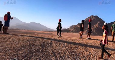 شاهد كيف يجذب صدى الصوت السائحين من كل العالم لجبال جنوب سيناء