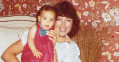 كريس جينر تحتفل بعيد ميلاد ابنتها كيم كاردشيان بصور نادرة من طفولتها