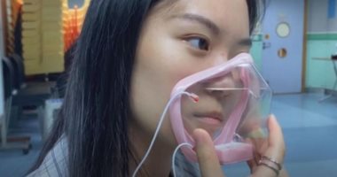 خبراء فى هونج كونج يبتكرون تصميما جديدا لكمامات شفافة يكسر حاجز التواصل.. صور