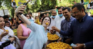 الفرحة بالألوان.. الهند تحتفل بتطعيم مليار مواطن ضد كورونا