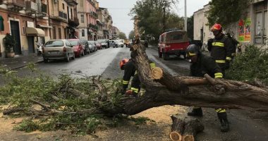 إغلاق المدارس والمتنزهات ومراكز التطعيم فى عدة مدن إيطالية بسبب إعصار مرتقب