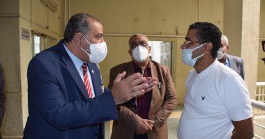 رئيس جامعة حلوان يتابع استكمال التطعيم بالجرعة الثانية من لقاح أسترازينيكا لأعضاء هيئة التدريس