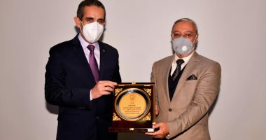 محافظ الغربية يكرم جامعة طنطا لفوزها بجائزة مصر للتميز الحكومى 2020