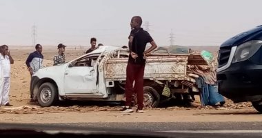 إصابة 4 أشخاص فى حادث انقلاب سيارة على طريق "أسوان - أبوسمبل"