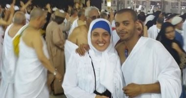 مي كساب بصورة من الحرم الشريف مع زوجها أوكا: "النفسية محتاجة سفرية زي دي"