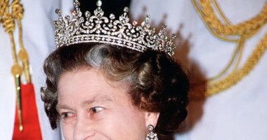 الكشف عن مجوهرات الملكة اليزابيث الثانية.. لديها ما يتجاوز ممتلكات أى شخص أخر فى العالم.. يبلغ ثمنها الإجمالى 2.9 مليار جنيه إسترلينى.. وتملك تاج أورينتال سيركلت المرصع بـ2600 ماسة ثمنه 6 ملايين جنيه أسترلينى