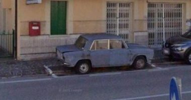 سيارة مهجورة بشارع فى إيطاليا متوقفة من47 عامًا تتحول لمعلم سياحي 