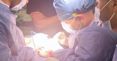 فريق طبى بمستشفى سوهاج الجامعى ينجح فى إنقاذ حياة شاب بعد تعرضه للذبح بالرقبة