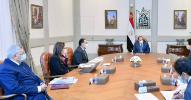 الرئيس السيسى يتابع مشروع تنمية الأسرة المصرية ويوجه بالتوسع فى القوافل الطبية