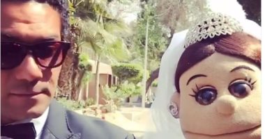 آسر ياسين يهرب قبل زفافه على أبلة فاهيتا .. فيديو
