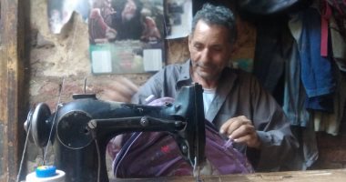 عمره 118 سنة.. حكاية أقدم محل خياطة بقنا وصاحبه: كنت بخيط الجلابية بجنيه