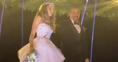وبقت عروسة ومحروسة.. هشام عباس يحتفل بزفاف ابنته بحضور نجوم الفن