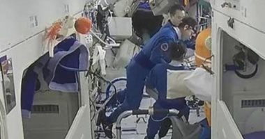 أول تدريب لرواد الفضاء الصينيين على الإجلاء في حالة الطوارئ.. صور